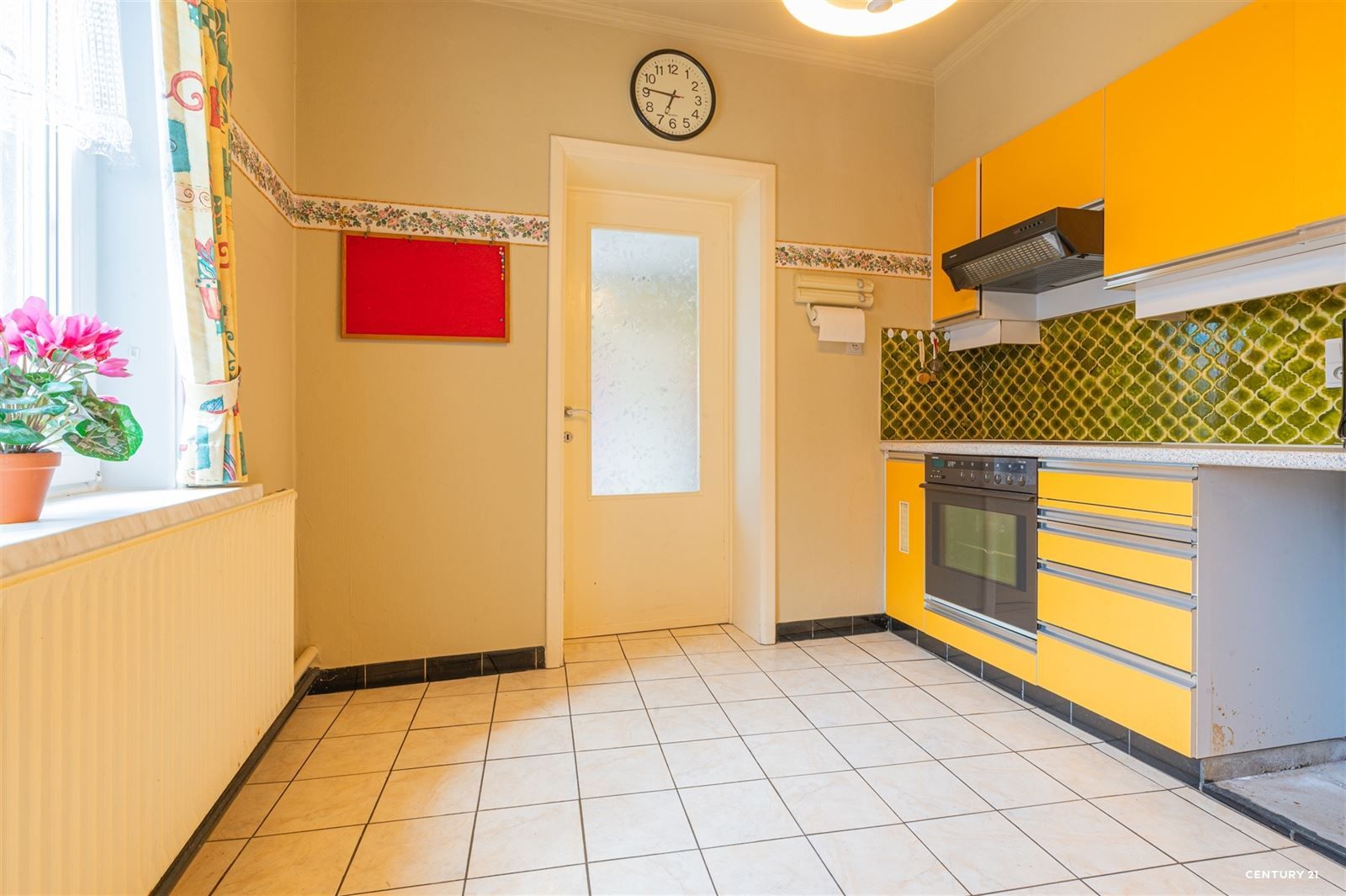 3 gevelwoning met loods (248m2) en garage foto 17