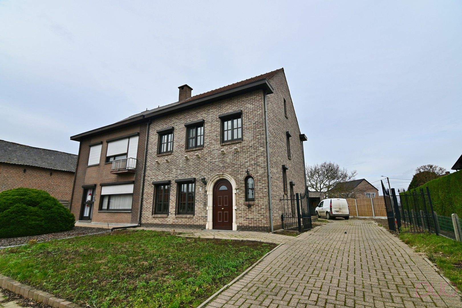 Te huur: mooie halfopen bebouwing in het centrum van Velm. foto {{pictureIndex}}