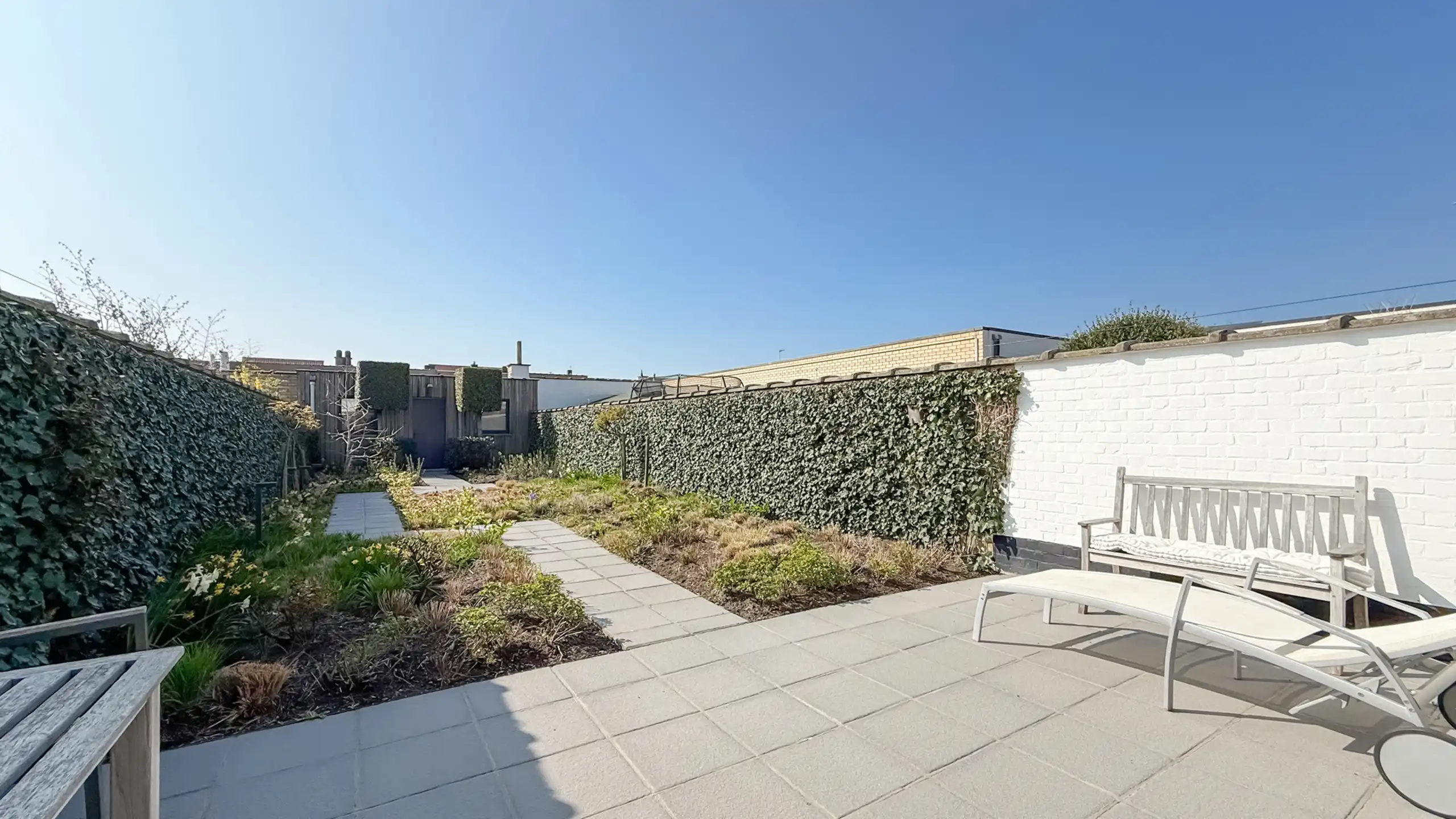 Verzorgde woning met zonnige tuin nabij de Graaf Jansdijk foto 4