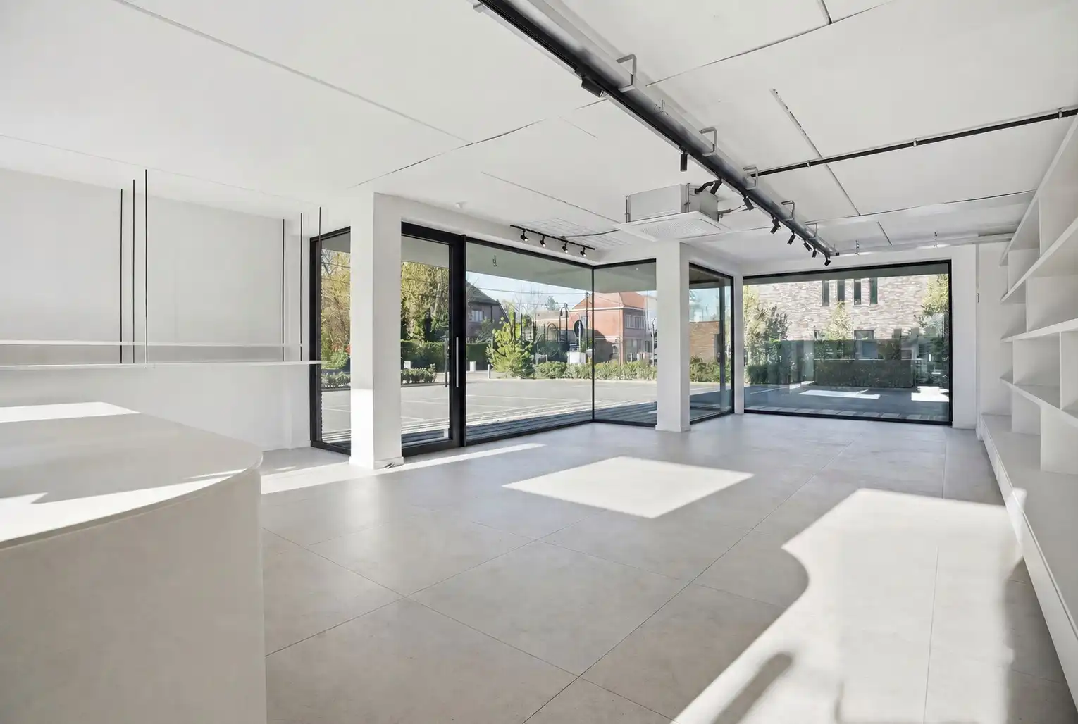 Moderne handelsruimte met sterke visibiliteit! foto {{pictureIndex}}