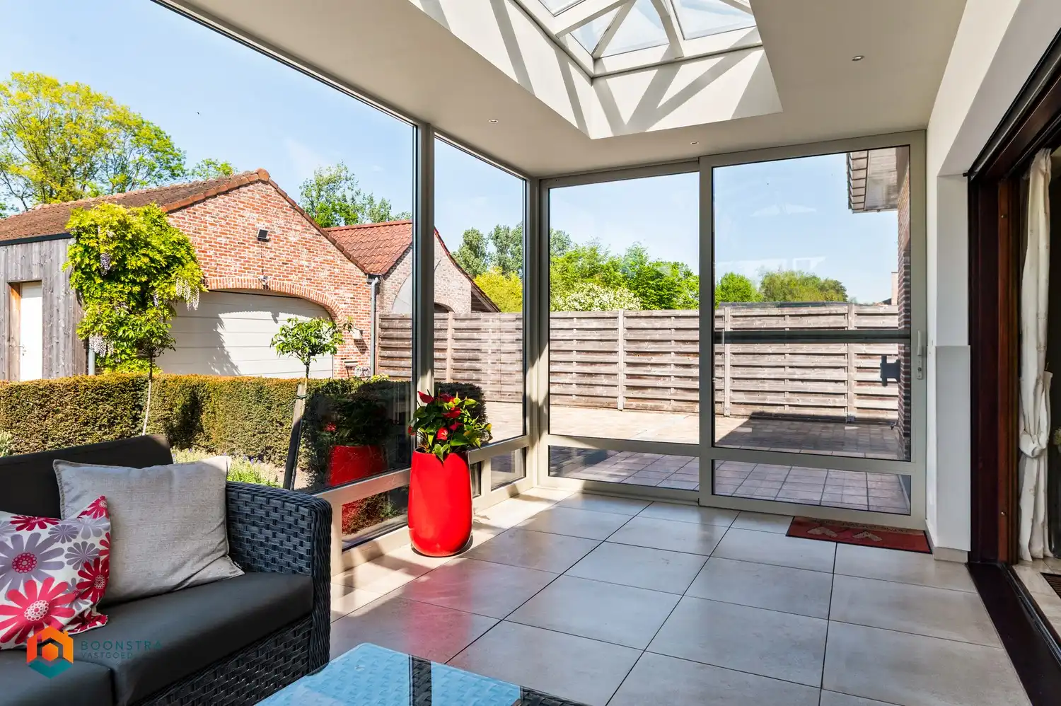 Gelijkvloerse woning met 3 slpkrs en prachtige tuin foto 11