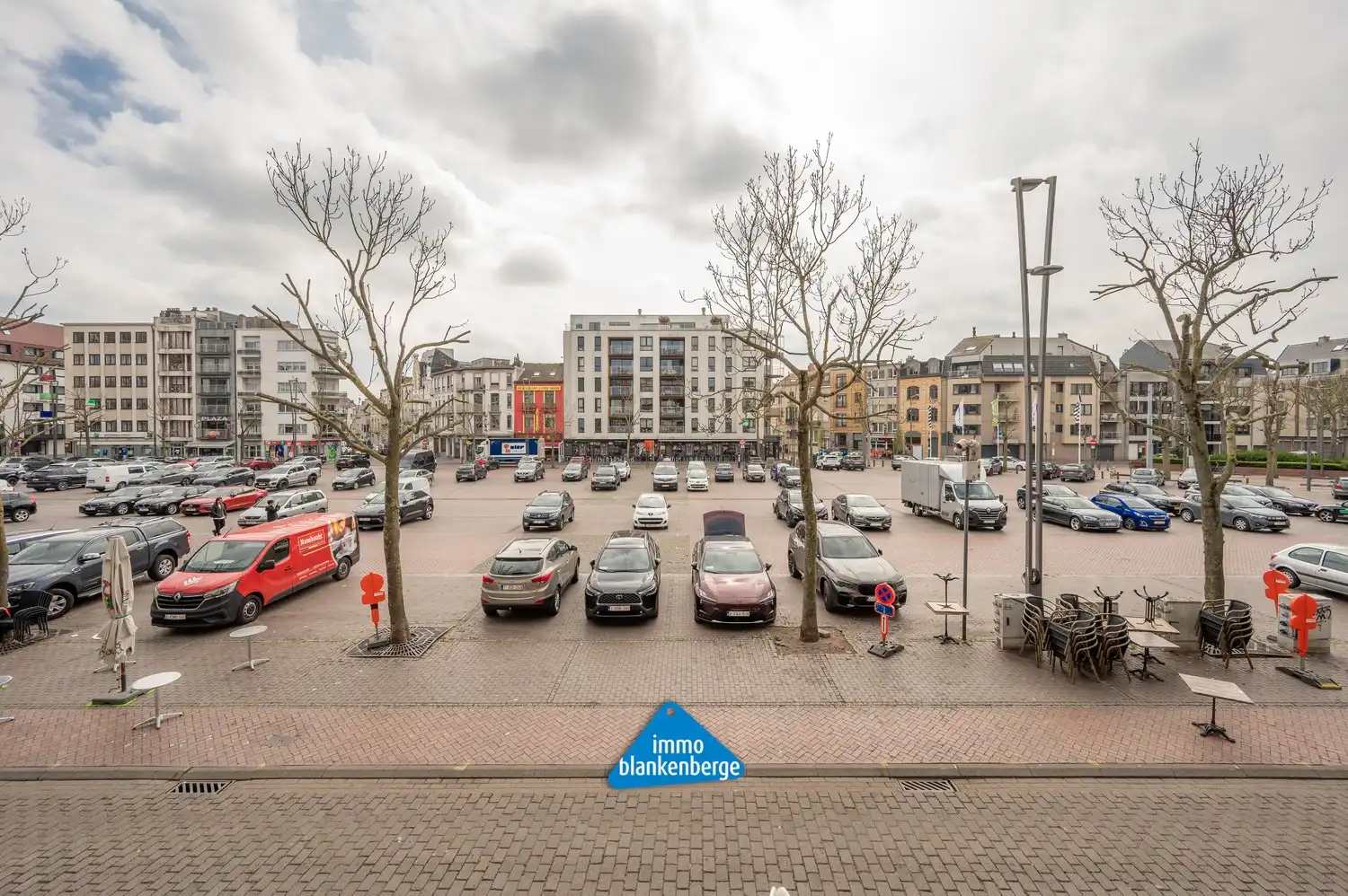 Ruim en lichtrijk appartement met open zicht op de Grote Markt van Blankenberge foto 16