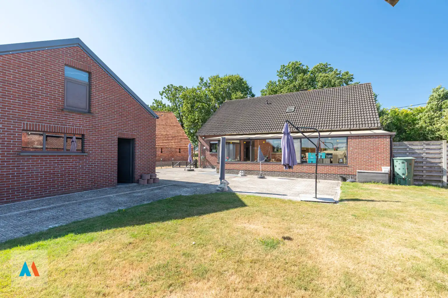 Vrijstaande ééngezinswoning met weiland foto 3