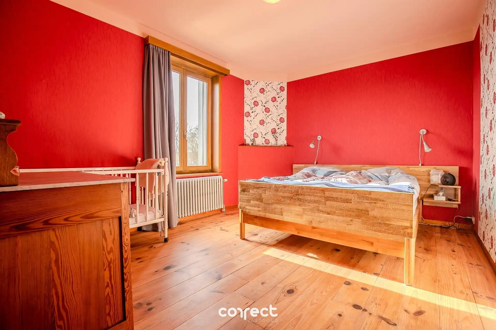 Karaktervolle, ruime gerenoveerde woning met oprit, garage en zuidgerichte tuin. foto 15