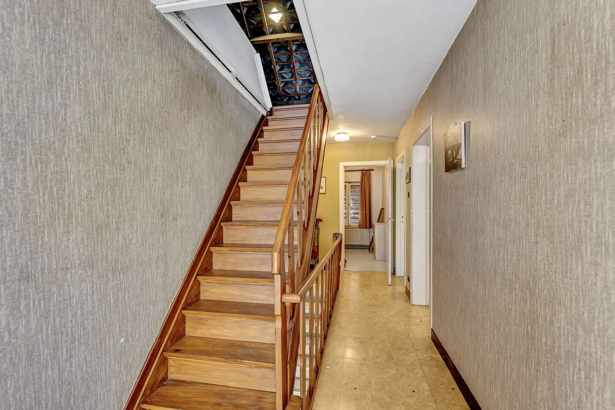 Ruime te renoveren woning met loods en bouwgrond foto 17