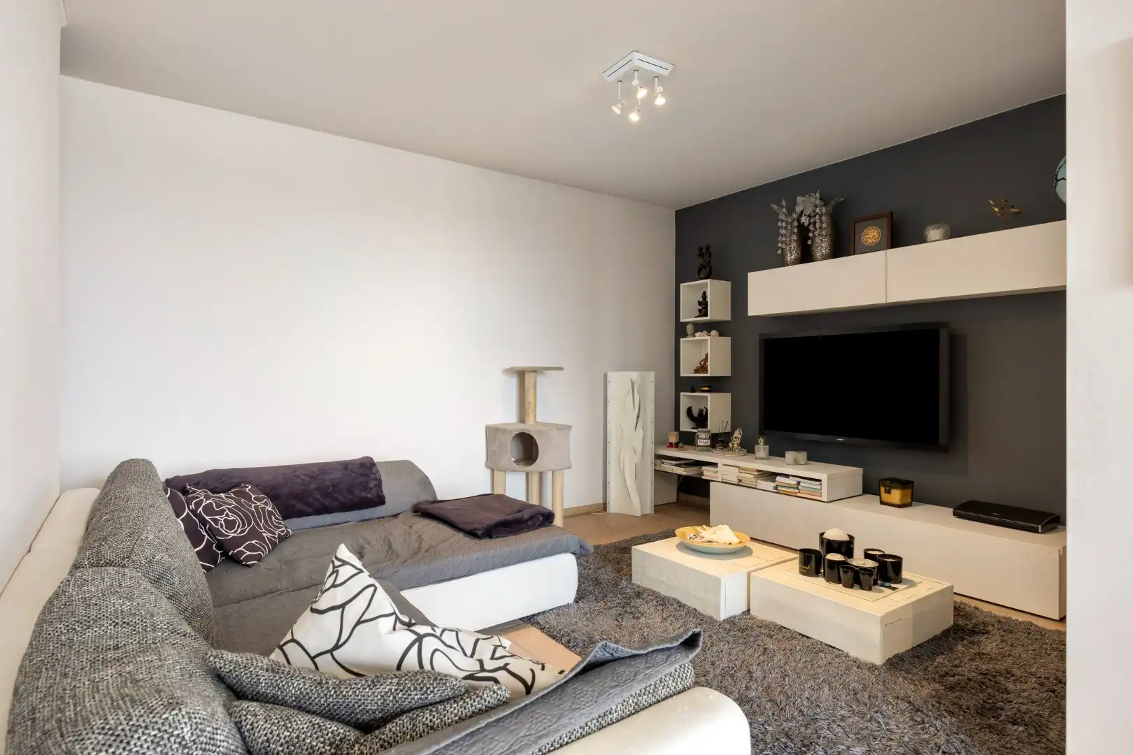 !! NIEUWE VOORWAARDEN !! Villa op een uiterst exclusieve locatie aan een prachtig privémeer foto 6
