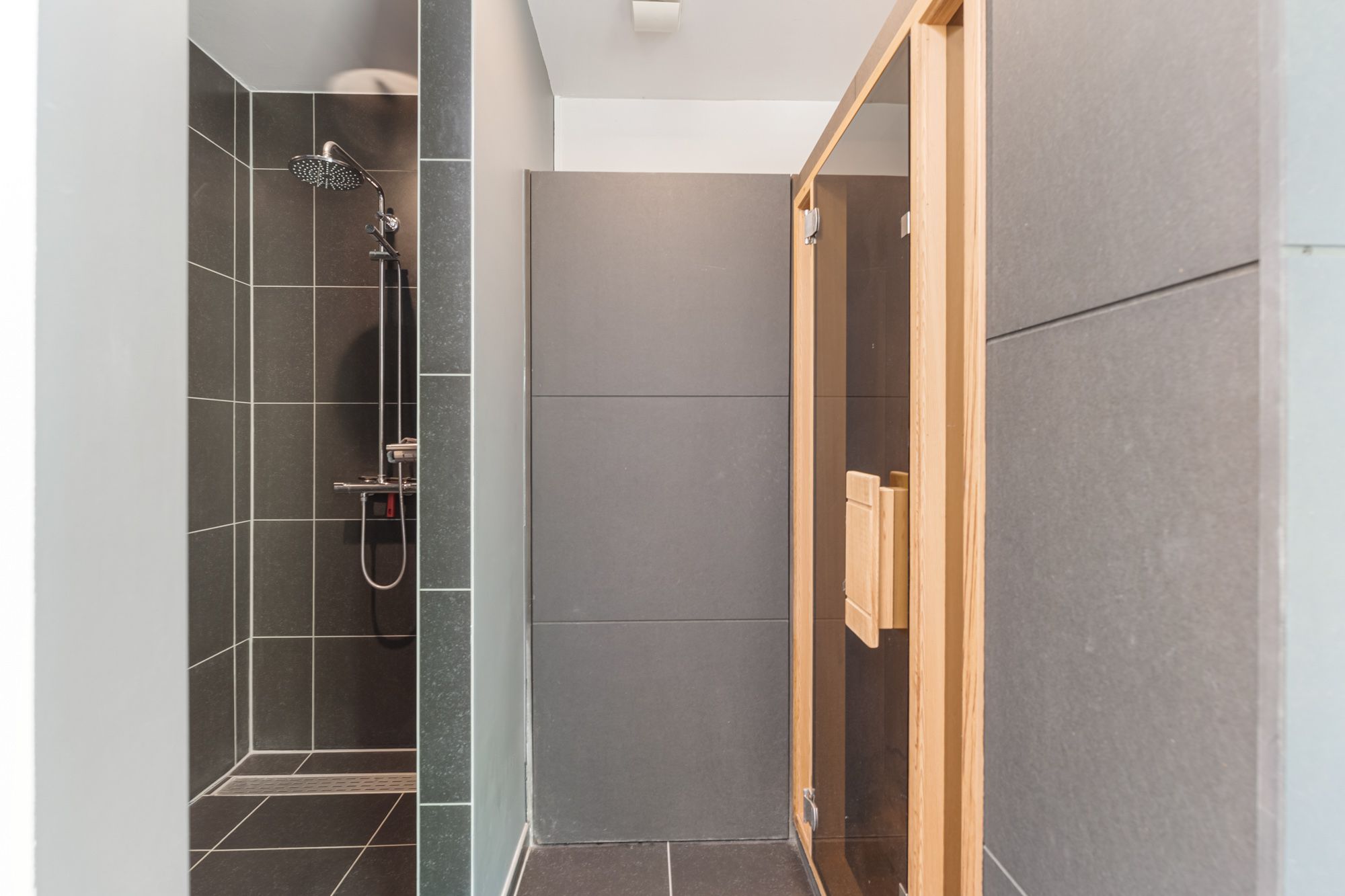 Exclusieve villa met tijdloze klasse, zwemvijver en zicht op groen te Hasselt ! foto 17