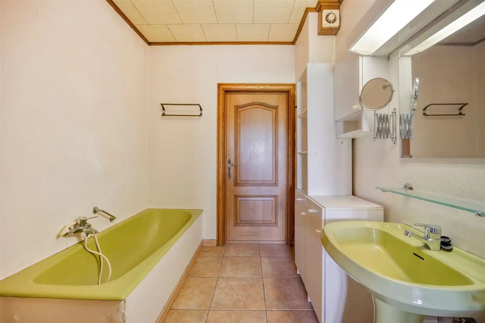 Bungalow met grote garage en tuin  foto 12