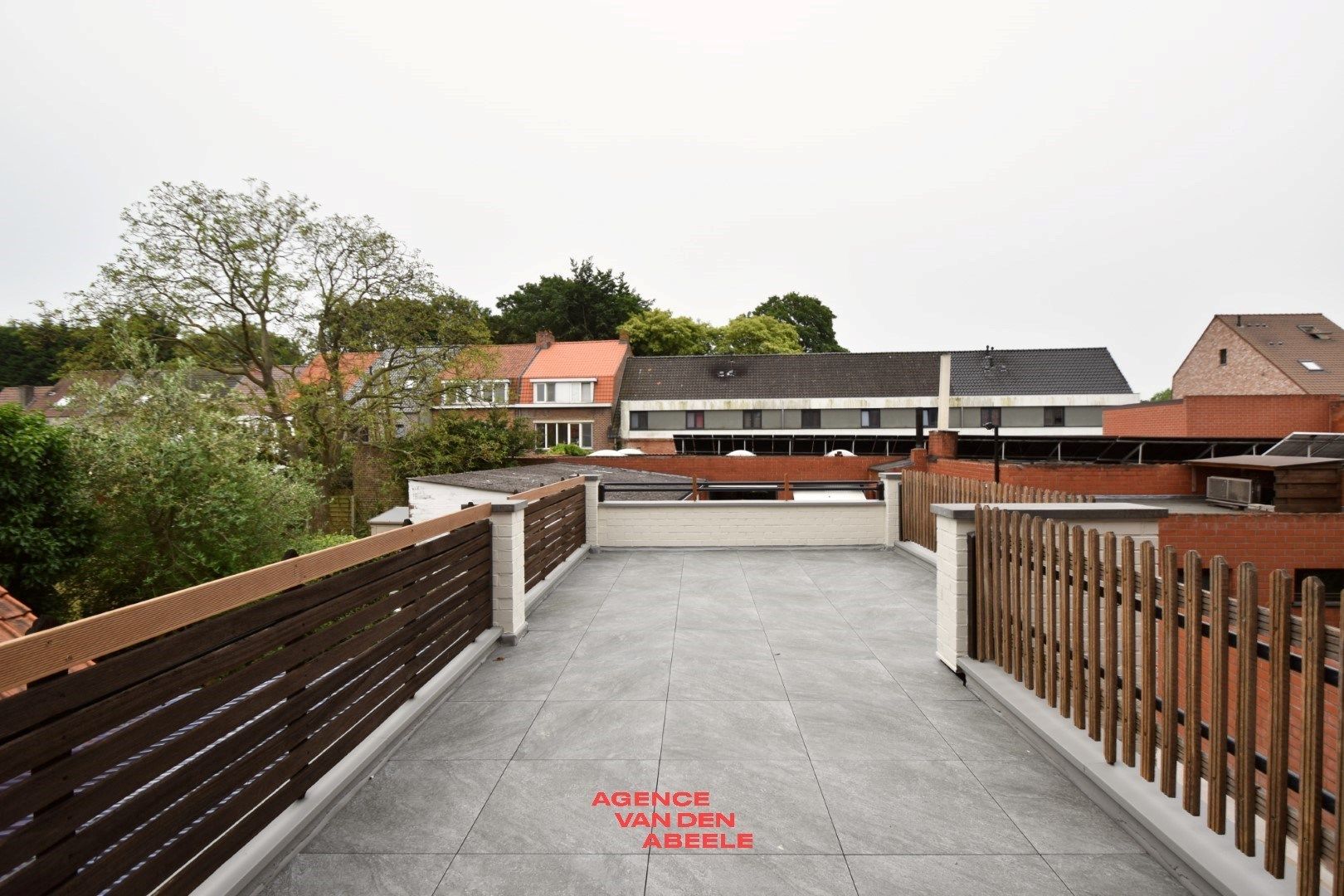 Gerenoveerde woning met garage en terras foto 16