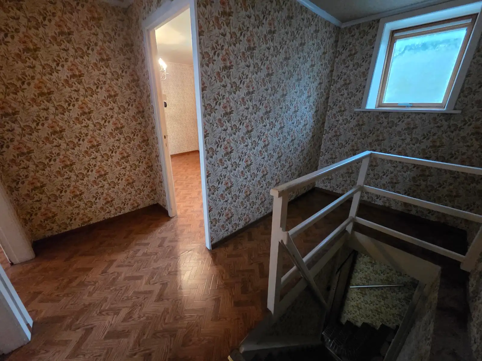 Goedgelegen woning met garage en mooie tuin foto 18