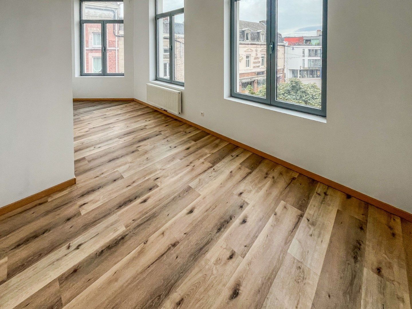 Een recent integraal gerenoveerd, welgelegen gebouw foto 9