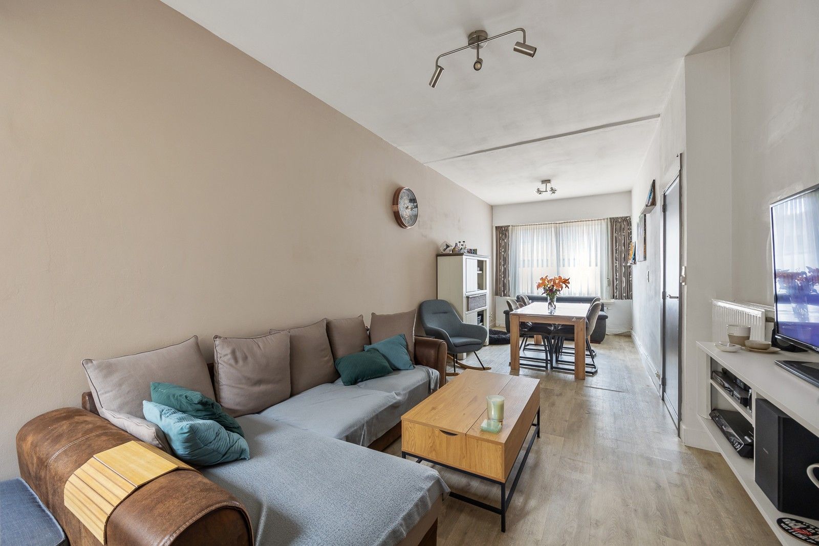 Gedeeltelijk te renoveren en op te frissen woning vlakbij het park van Brasschaat. foto 3