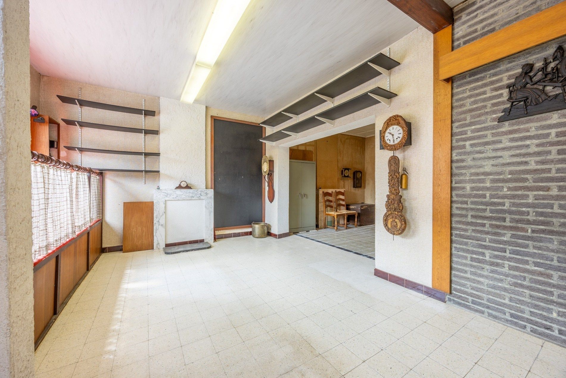 TE RENOVEREN WONING MET UITWEG EN GARAGE foto 3