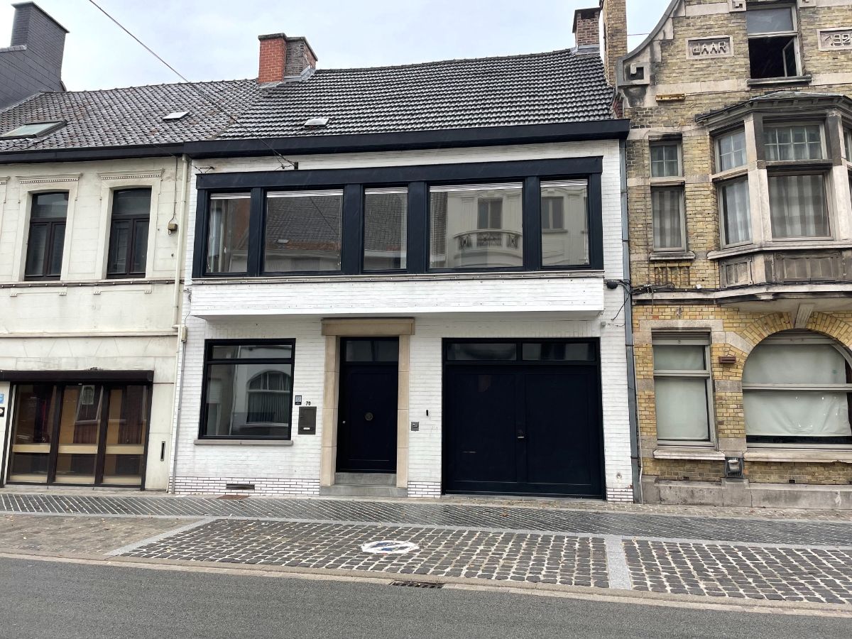 BURGERWONING + TUIN & GARAGE foto {{pictureIndex}}