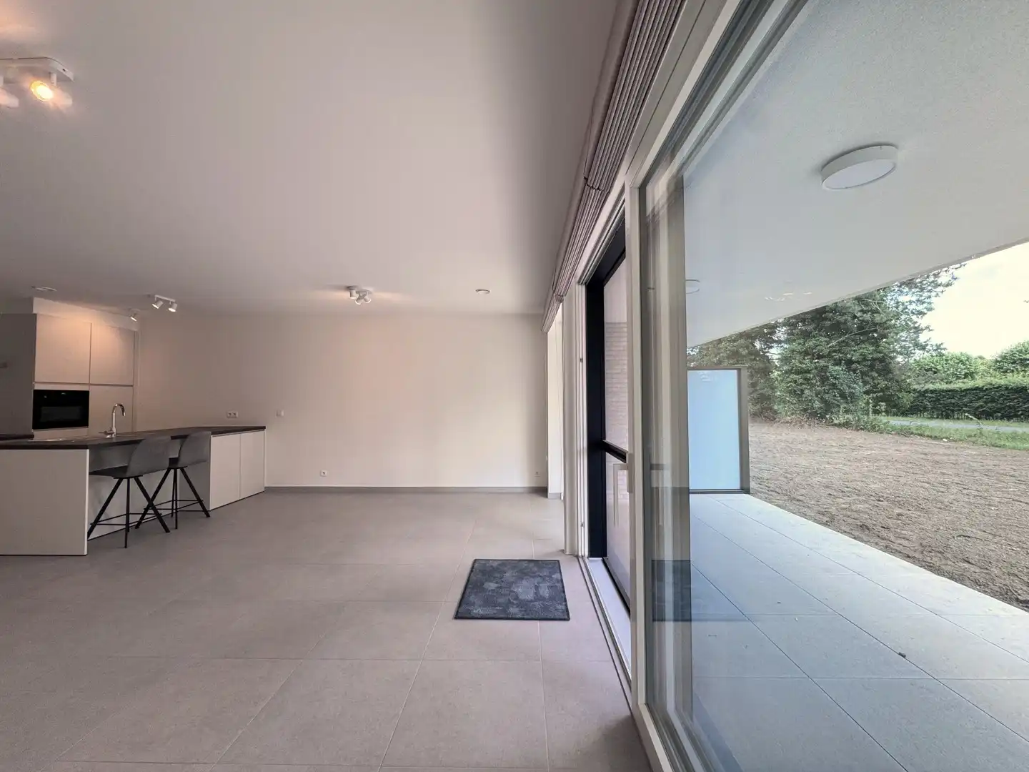 Prachtig nieuwbouwappartement met groot terras en tuin! (prijs inclusief garagebox en syndickosten) foto 7