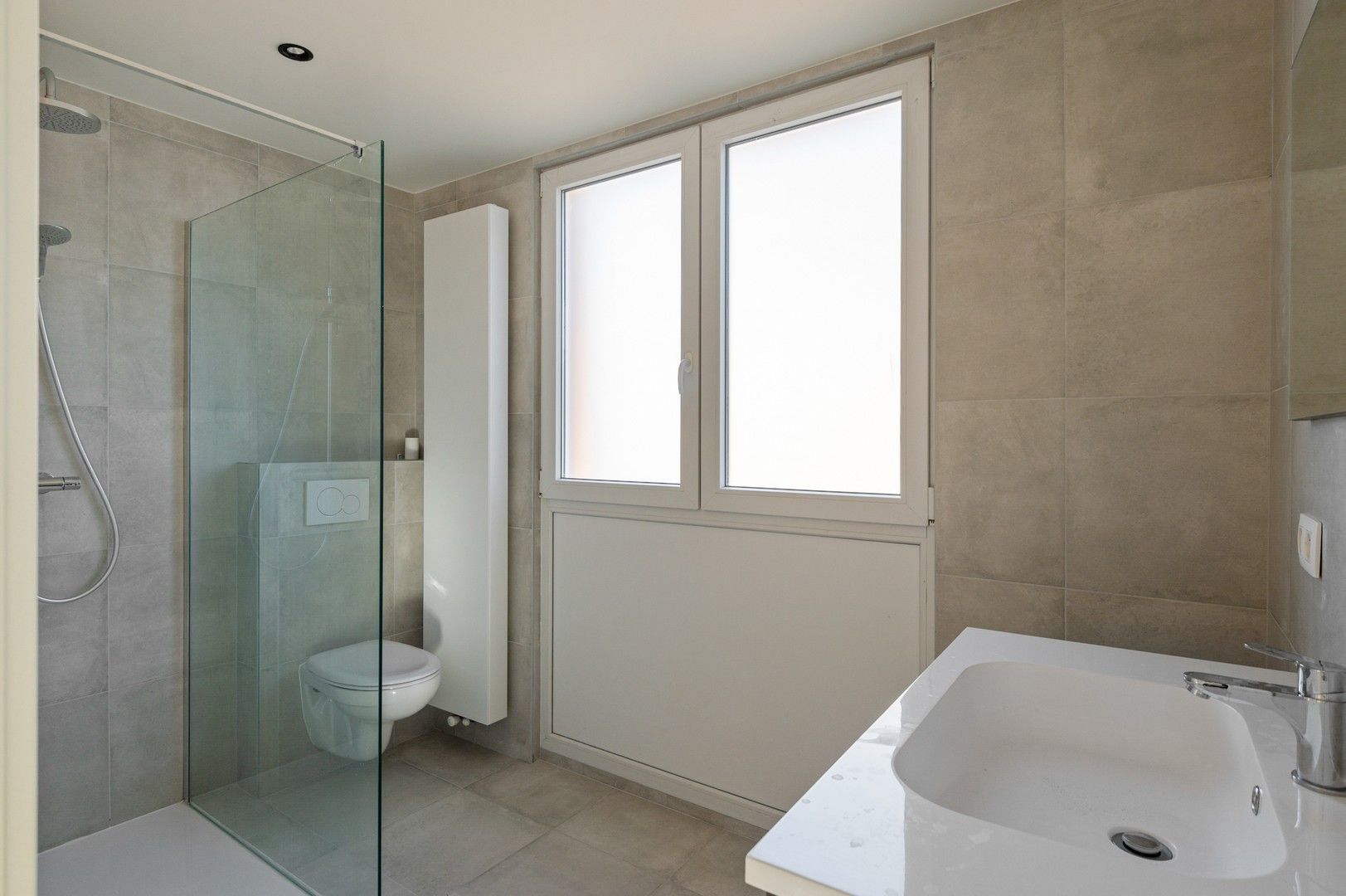 Modern en lichtrijk appartement op toplocatie in Brasschaat foto 11