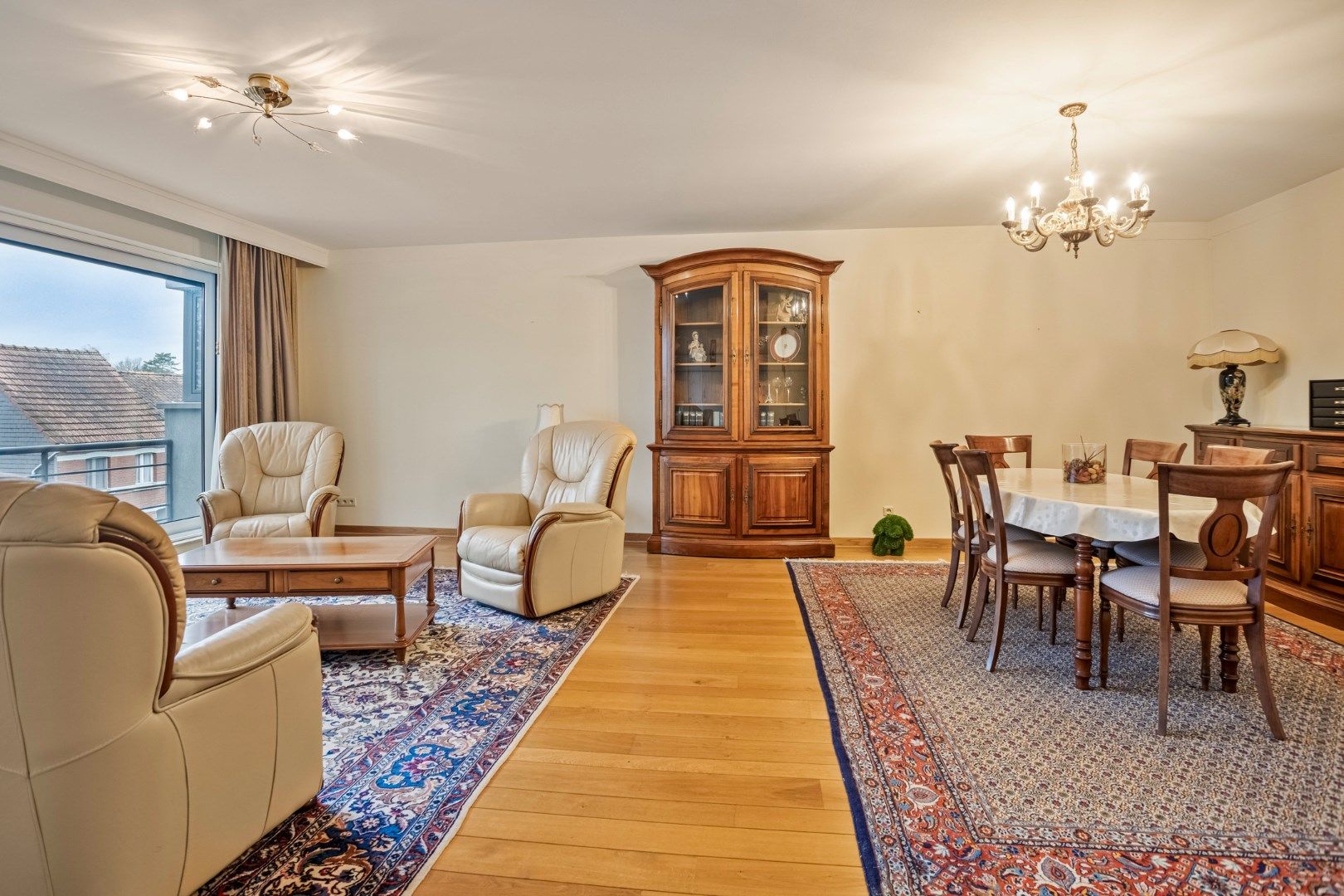 Ruim appartement van 117m² met 3 slaapkamers gelegen op centrale locatie te Brasschaat! foto 3