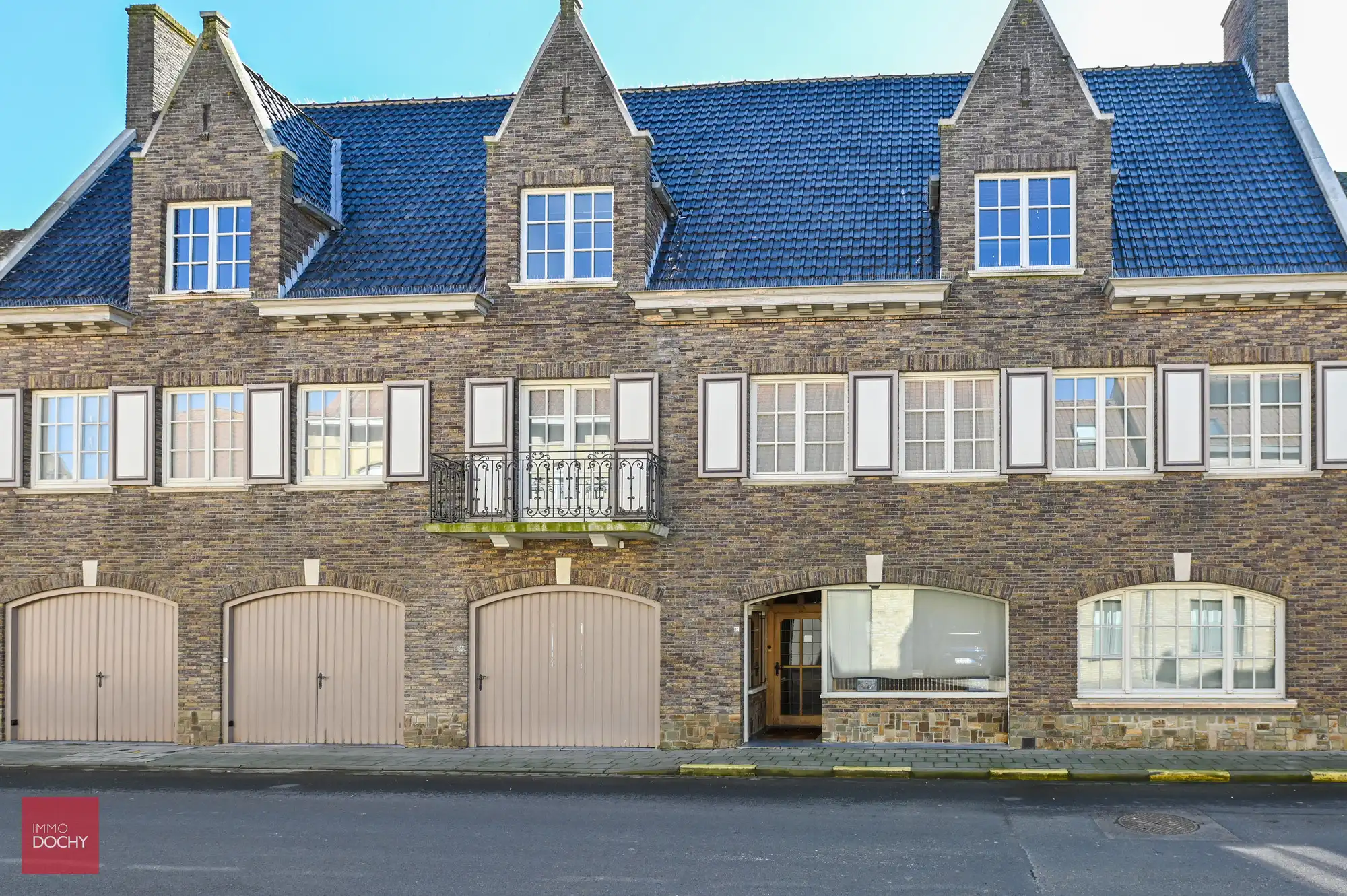 Centraal gelegen ruim herenhuis foto 2