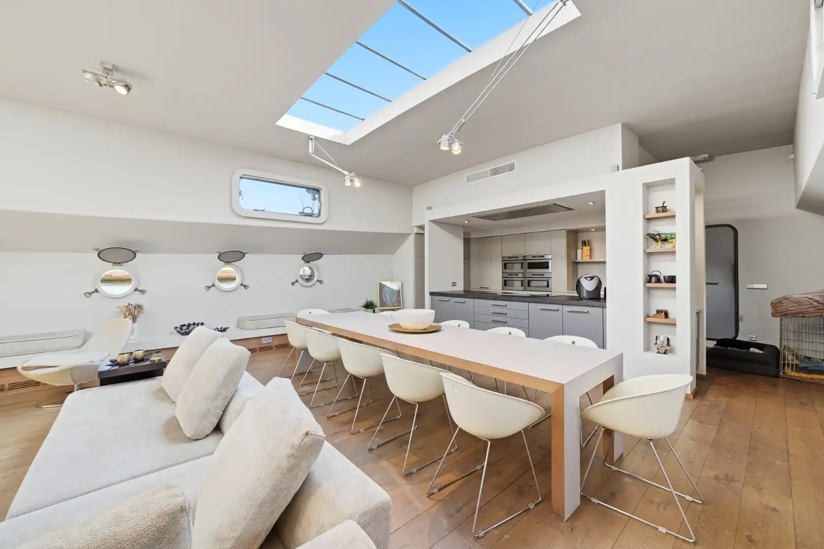 Unieke woonboot met B&B en vergunde ligplaats in Plassendale foto 13