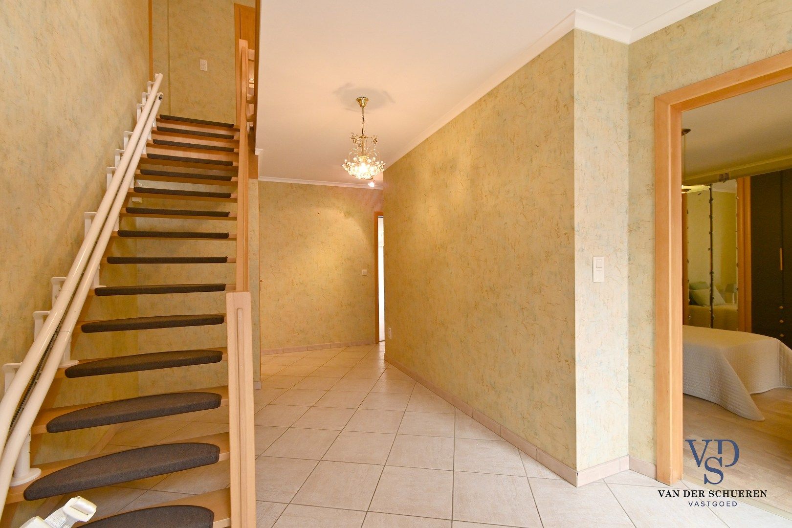 Tijdloos en ruim (> 300 m²) wonen. foto 15