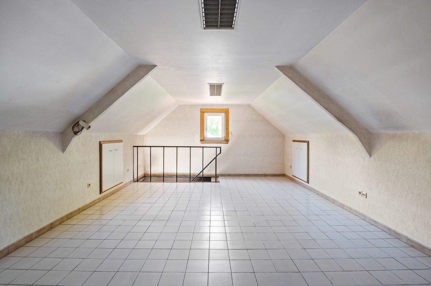 Charmante renovatiewoning + bouwgrond te Ranst! foto 12