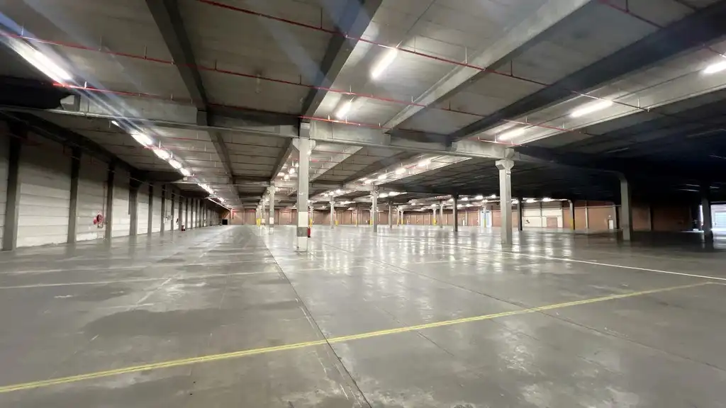 Loods met buitenopslag te huur vlakbij afrit E17 in Sint-Niklaas foto 5