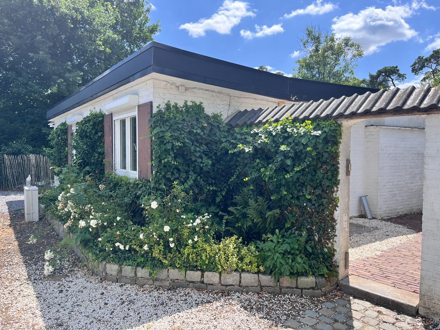 Bungalow met garage en tuin foto 3