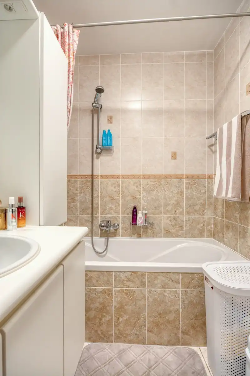 Gelijjkvloers appartement met 1 slaapkamer en staanplaats. foto 12