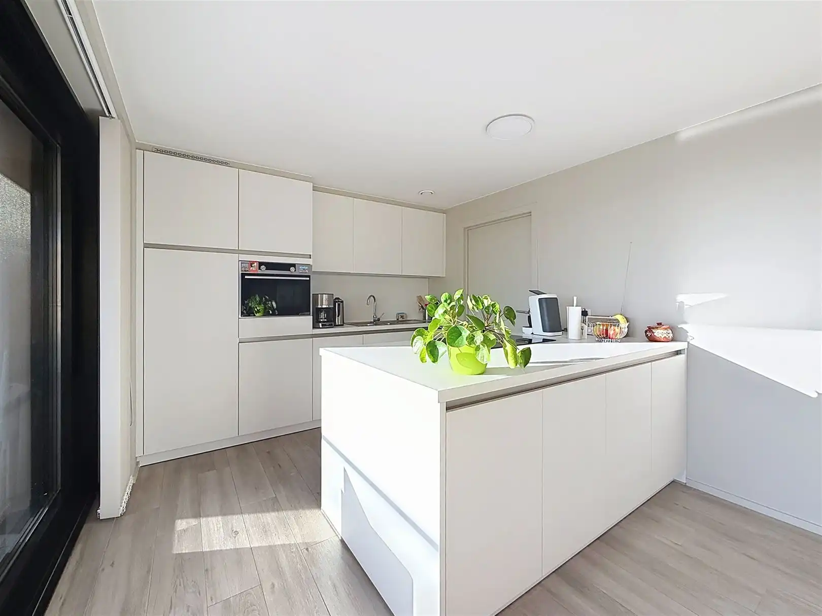 Instapklaar APP met terras, 2 slpks, kelder en autostpl foto 14