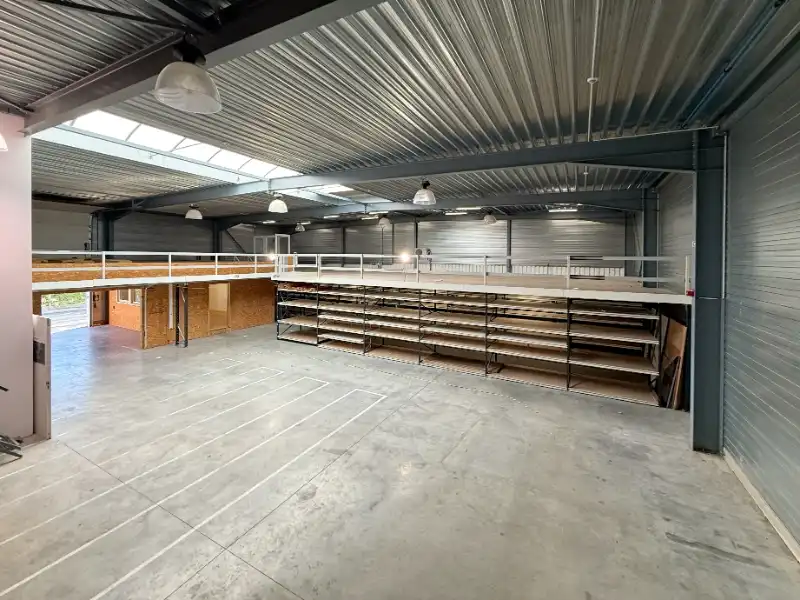 GENK: Bedrijfsgebouw met magazijn, atelier, kantoren en appartement foto 5