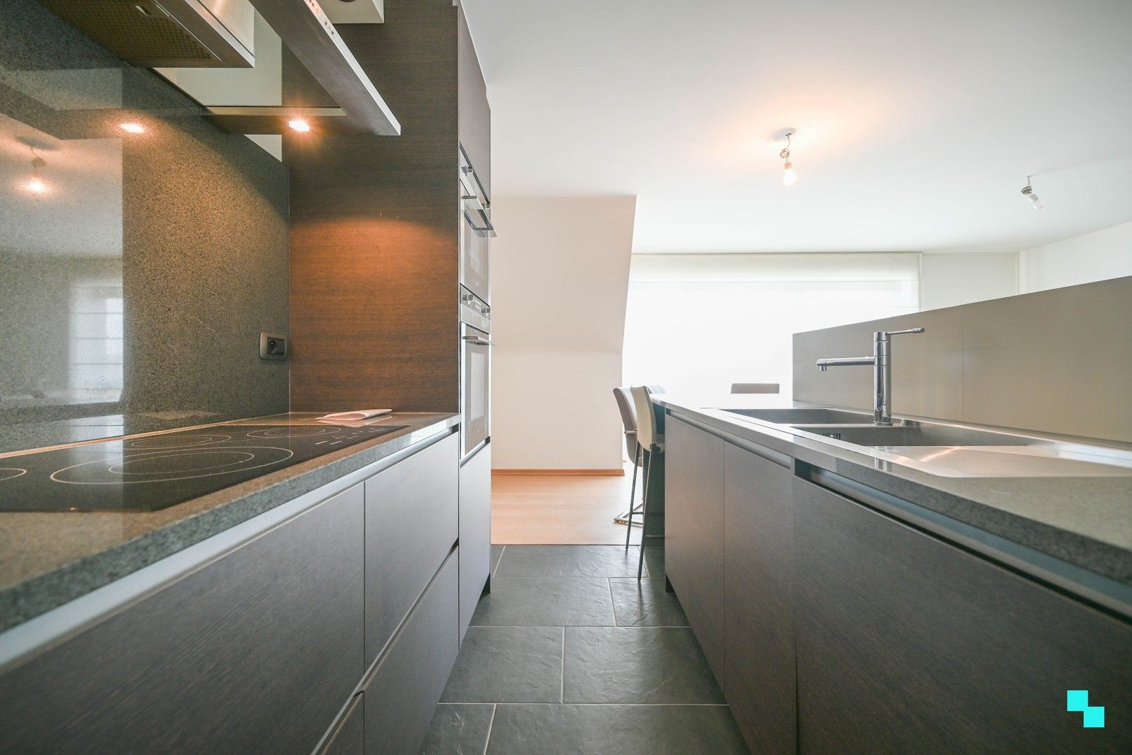 Uiterst kwalitatief tweeslaapkamerappartement met garagebox foto 9