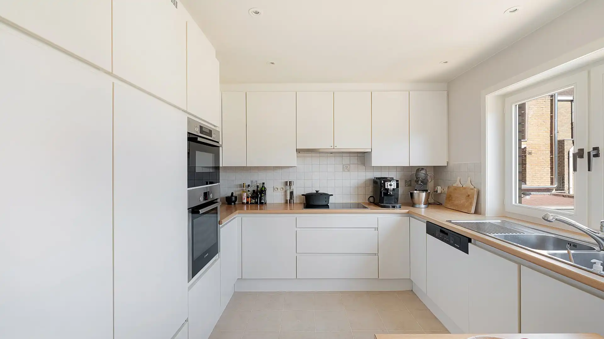 Ruime, stevige gezinswoning met 5 kamers en garage foto 7