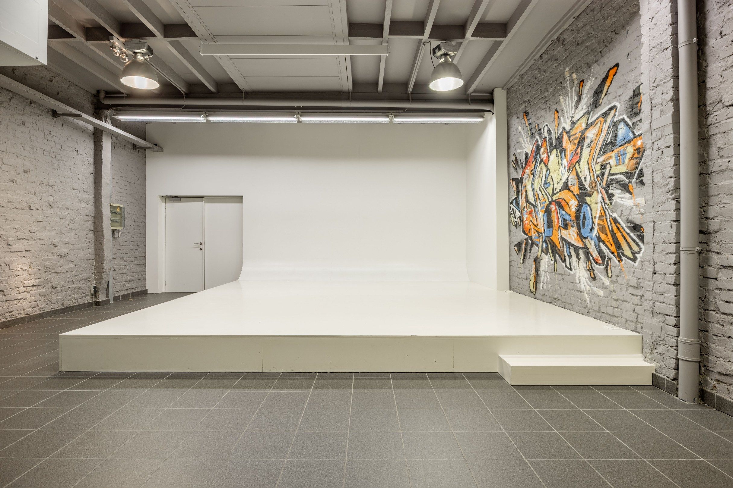 CENTRAAL GELEGEN HANDELSPAND MET TAL VAN MOGELIJKHEDEN IN ZWEVEGEM! foto 6