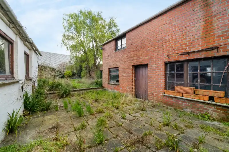 Gits :  te renoveren woning met veel potentieel op topligging.  Opp 461 m² foto 10