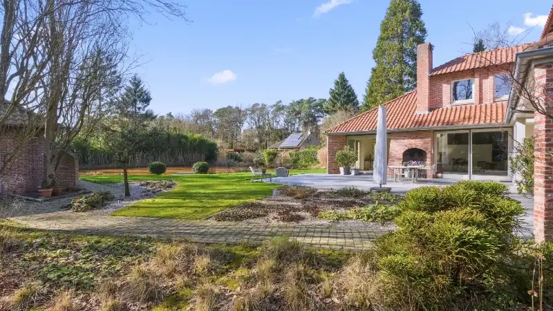 Exclusief gelegen villa van 345m² op 30 are met grote vijver foto 25