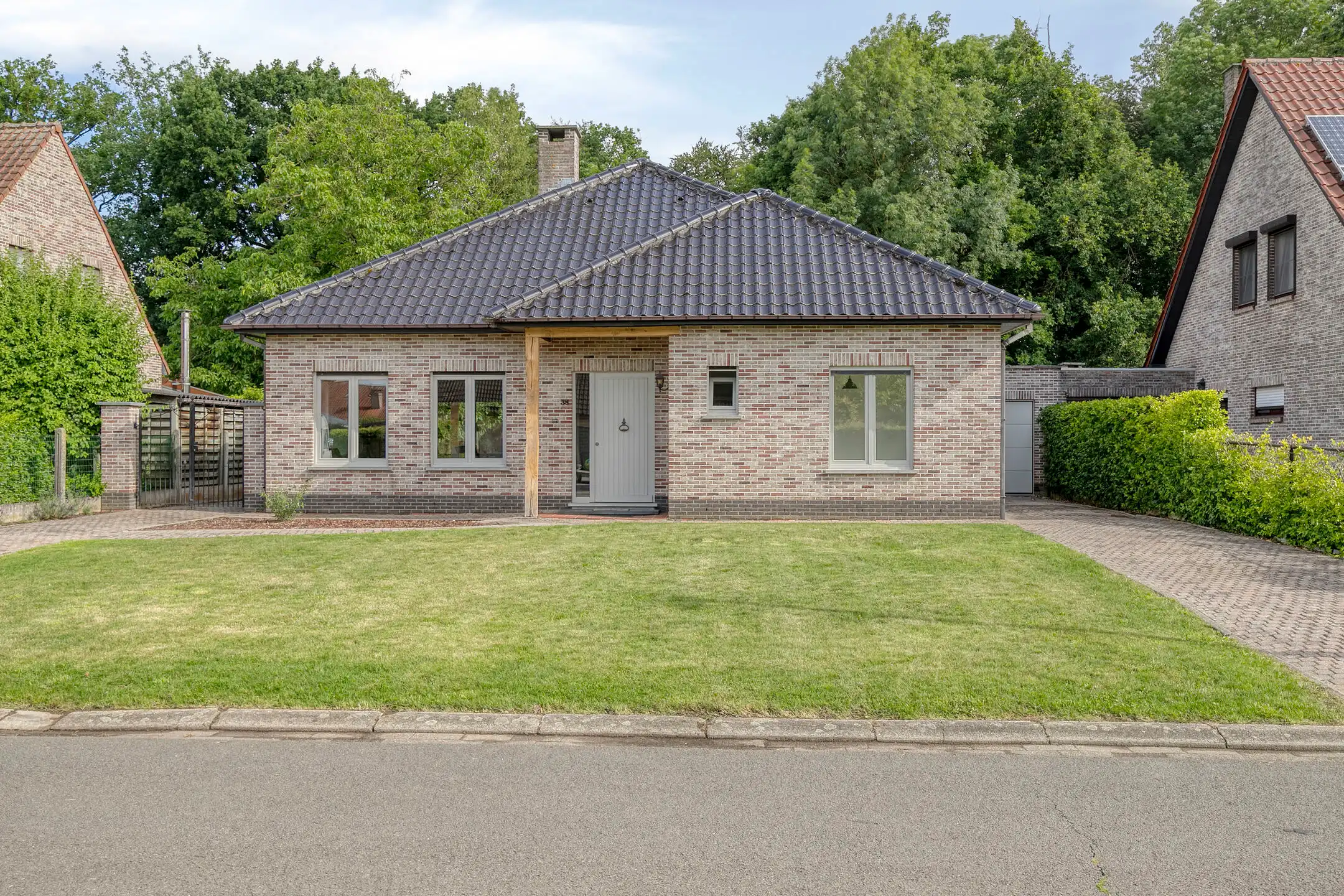 Verzorgd en vrijstaand villaatje met 3 slpks op zonnig perceel van 720m² foto 3