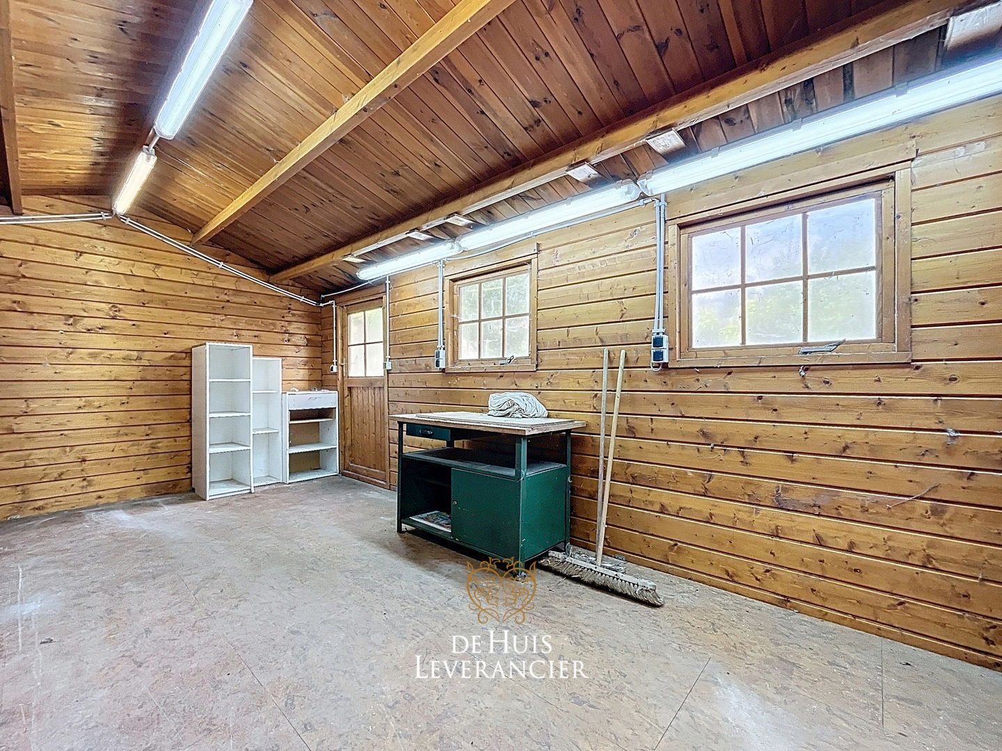 Zeldzame renovatiekans te koop in hartje Noeveren ! Unieke woning met ruimte, groen en grote garage foto 28