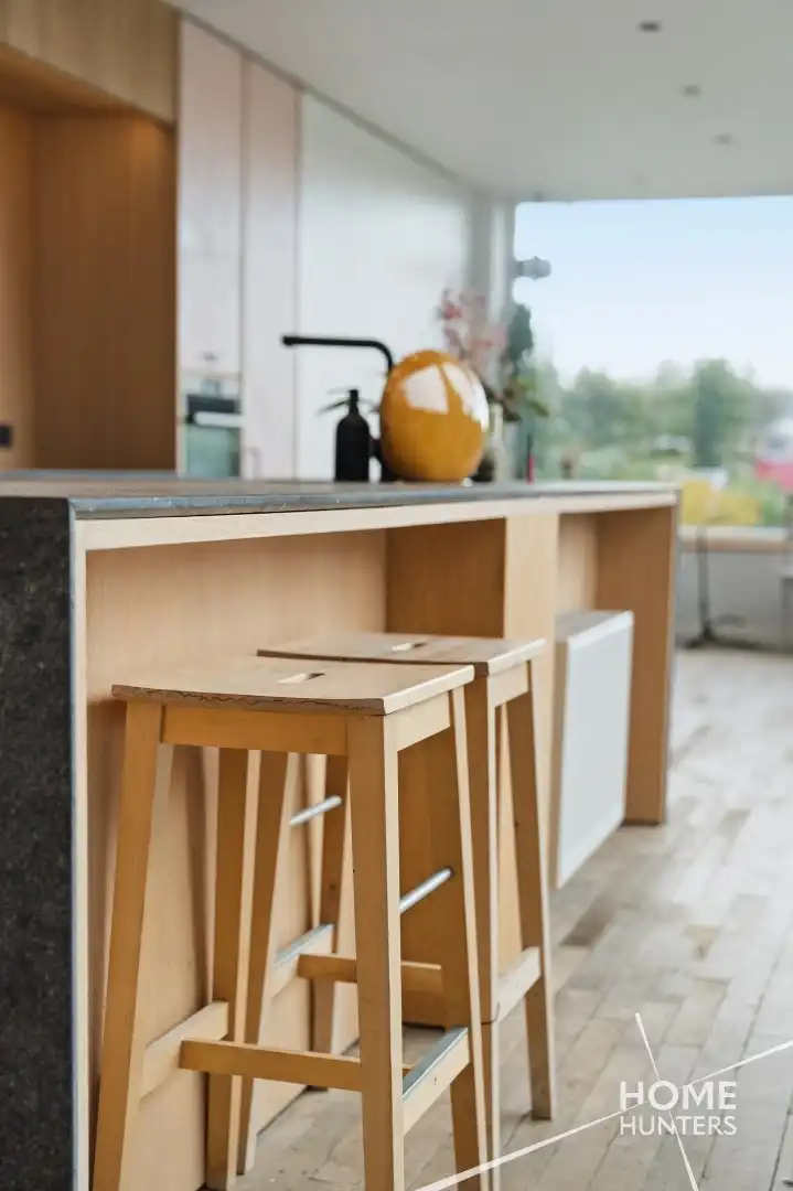 Prachtig gerenoveerde woning met 4 slaapkamers en een ruime tuin vlak bij het historische hart van Ieper! foto 13