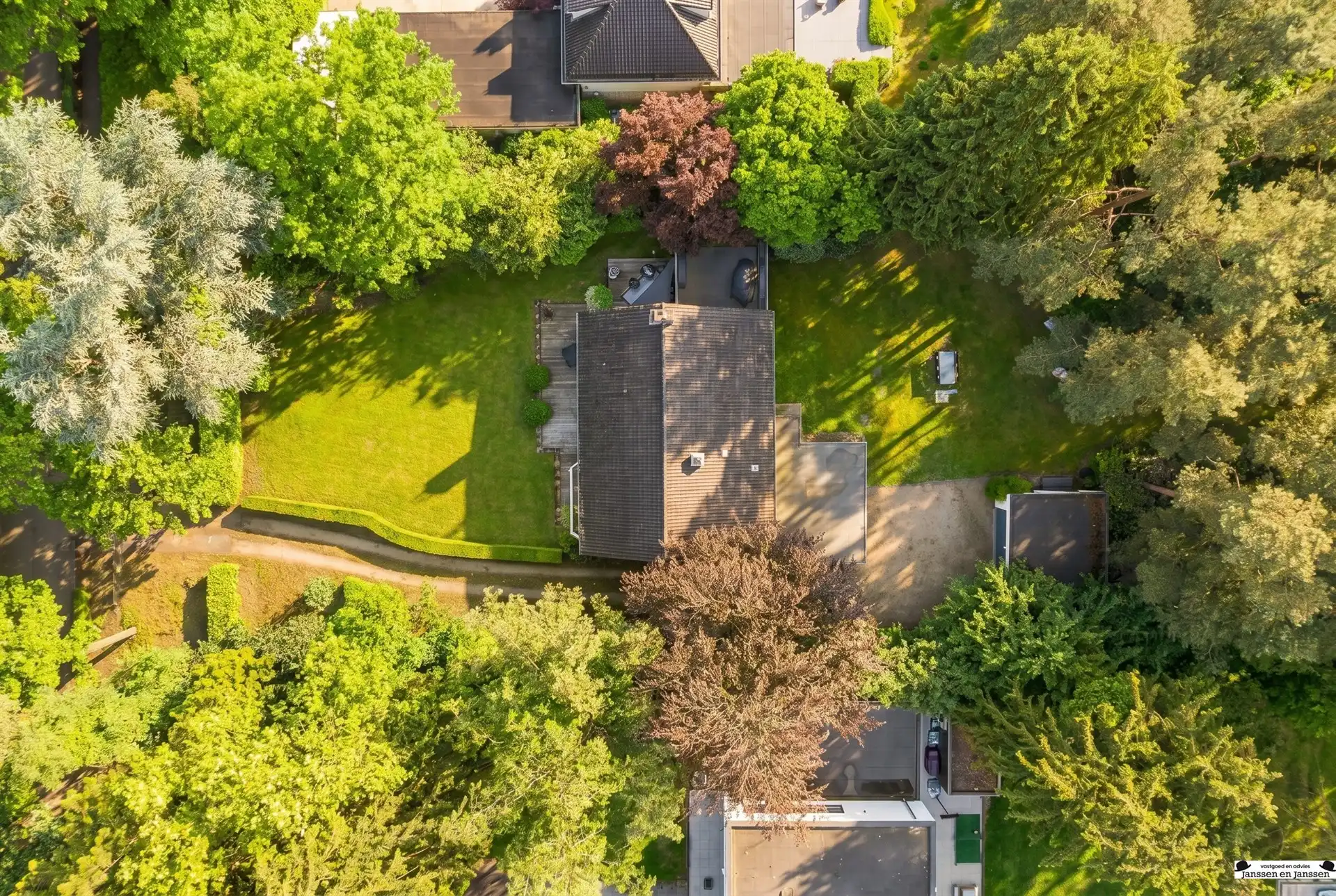Exclusieve villa op royaal perceel van 3.000 m² grenzend aan uniek natuurdomein foto 4