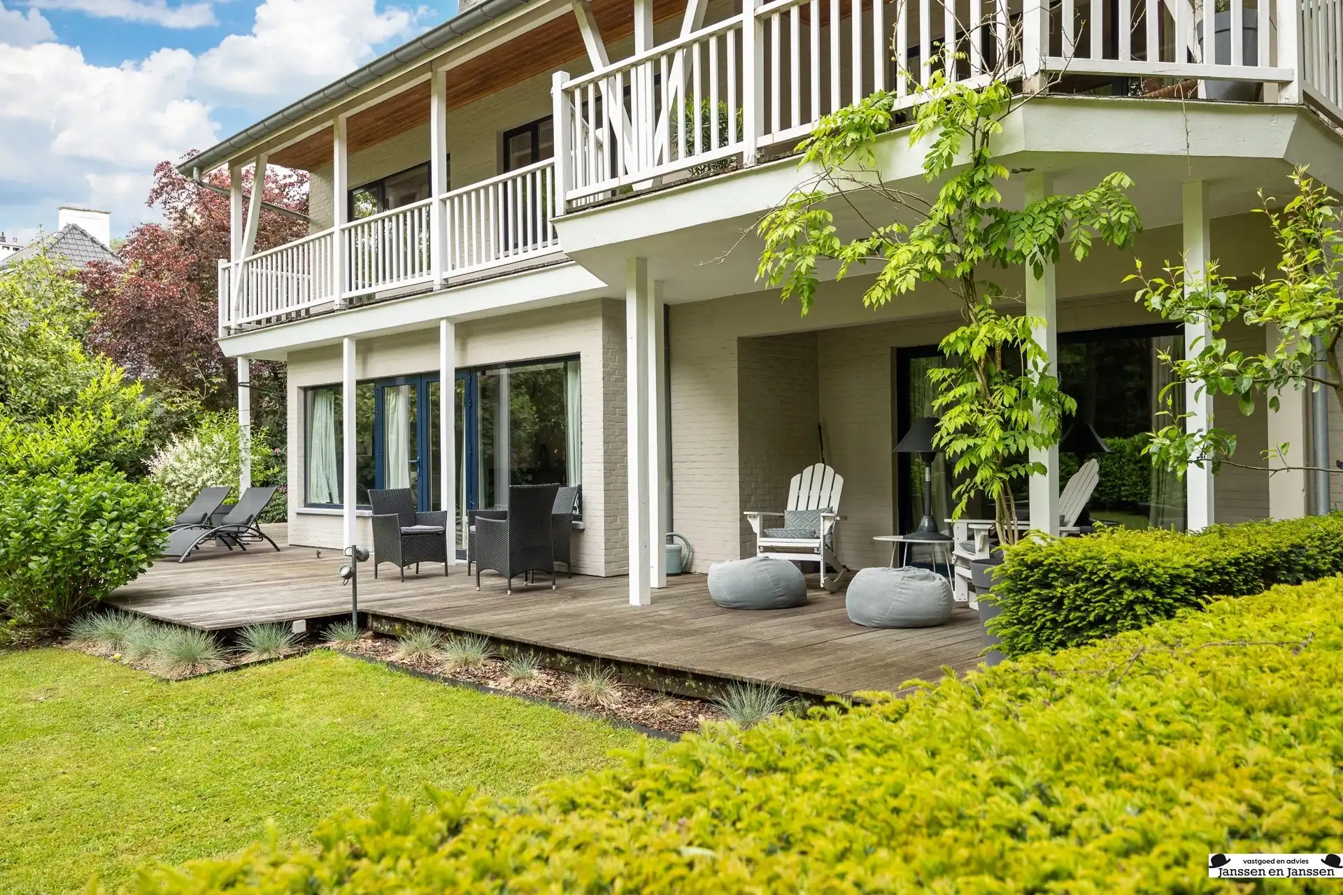 Exclusieve villa op royaal perceel van 3.000 m² grenzend aan uniek natuurdomein foto 4