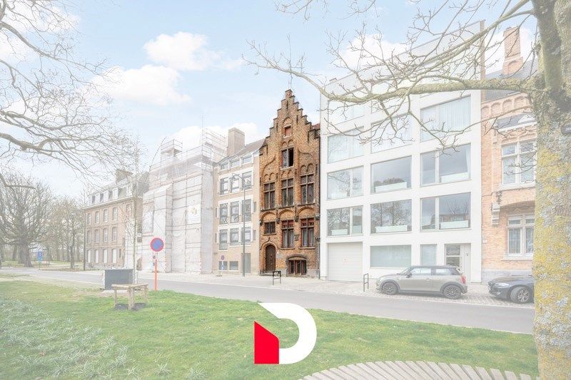 Eclectische burgerwoning op de rand van de historische stadskern foto 20