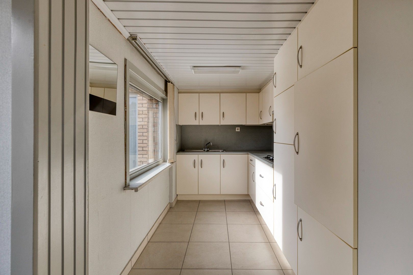 Te renoveren halfopen bebouwing met ruime garage en tuin op 691 m² foto 5