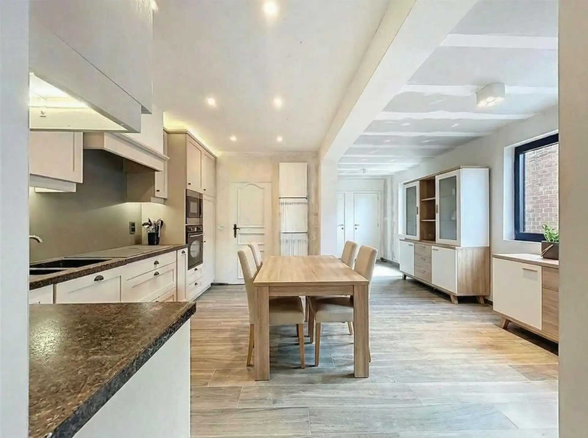 half open bebouwing met 4 slaapkamers op toplocatie foto 2