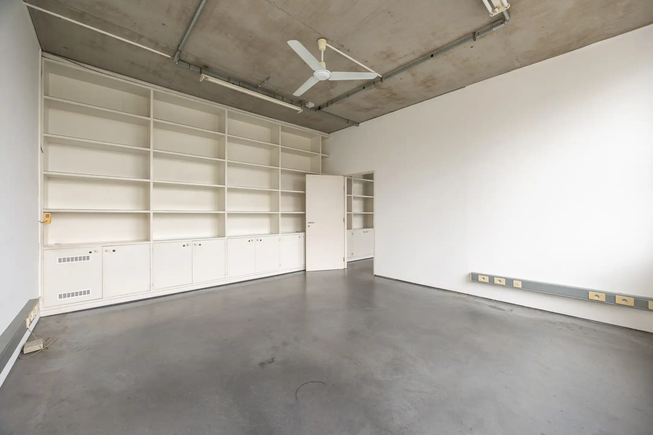 WILRIJK - Modernistisch huis op centrale locatie foto 10