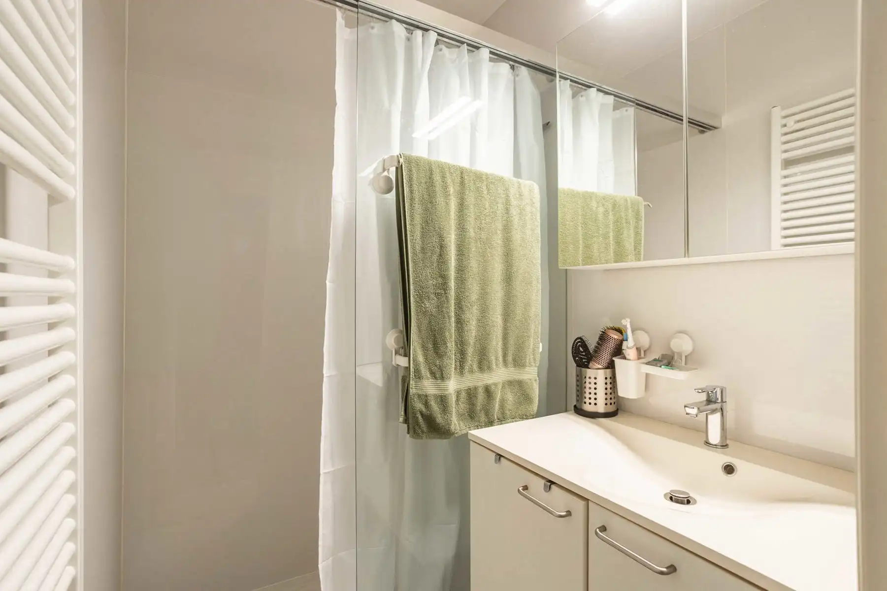 Instapklaar appartement met terras en prachtig uitzicht! foto 29