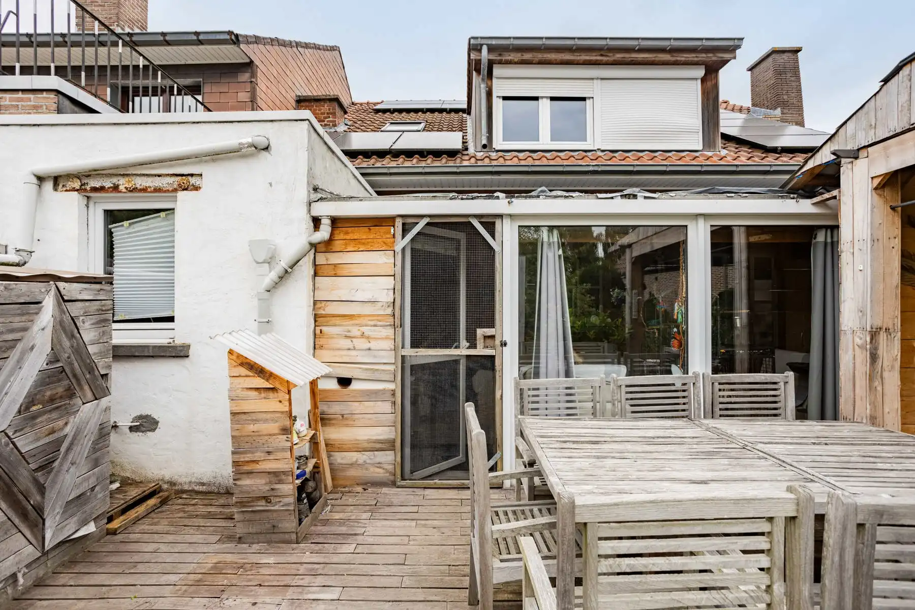 Leuke half-open bebouwing met grote tuin! foto 13