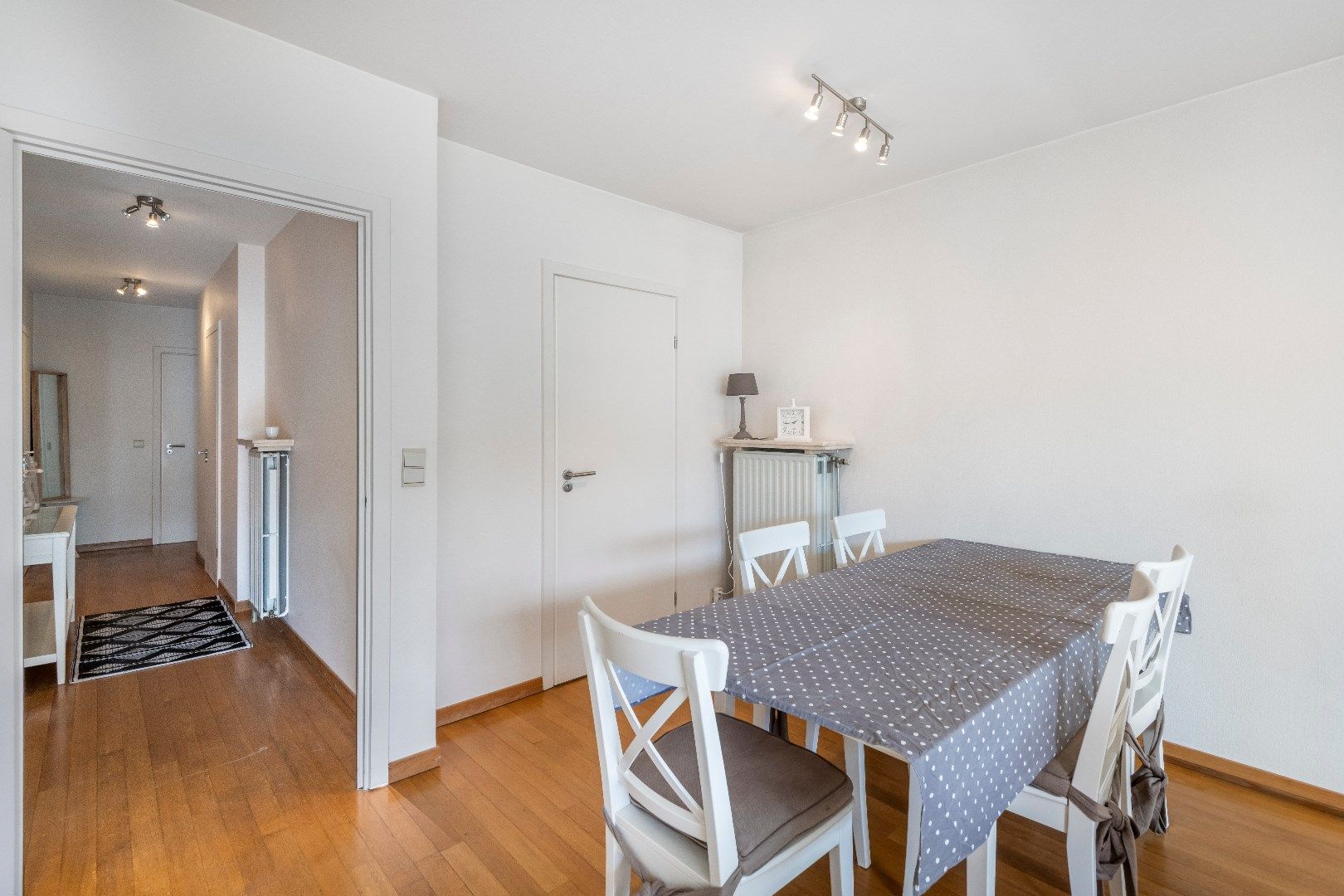 Gezellig appartement met zonnige terrassen gelegen in de Van Bunnenlaan, vlakbij de Dumortierlaan en de zeedijk. foto 9
