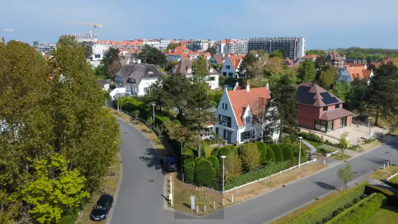 Grote villa op 1533m² gelegen centraal in de Simli-wijk te Nieuwpoort-Bad. foto 3