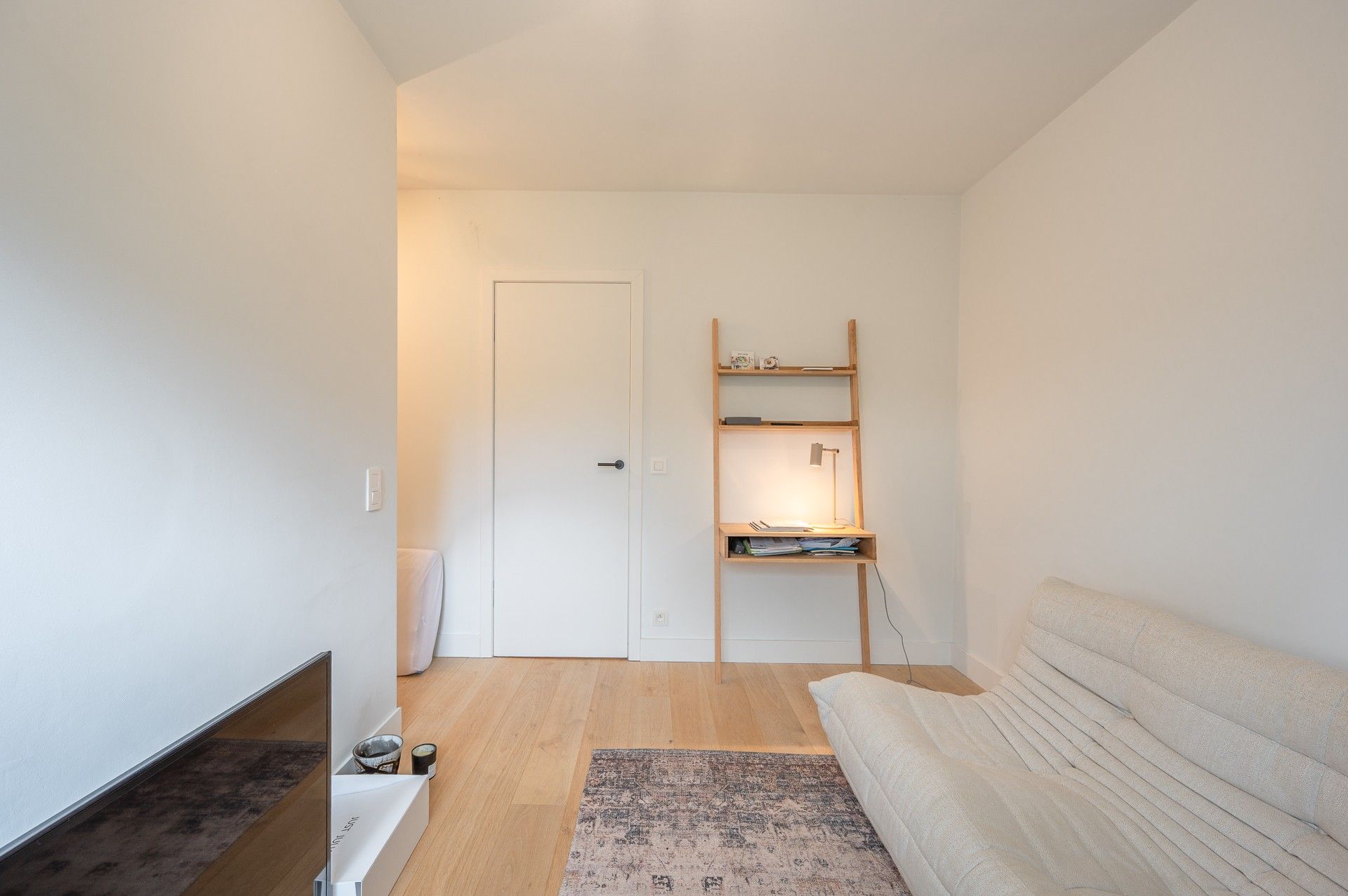 Smaakvol appartement met tuin en terras foto 14