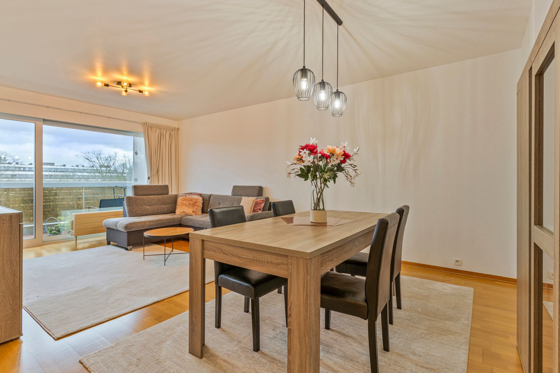 Instapklaar 2 slpk appartement in hartje Anderlecht! foto {{pictureIndex}}